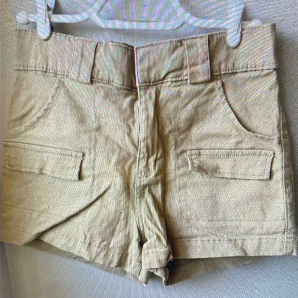 Women’s Athletic Cargo Shorts in Khaki